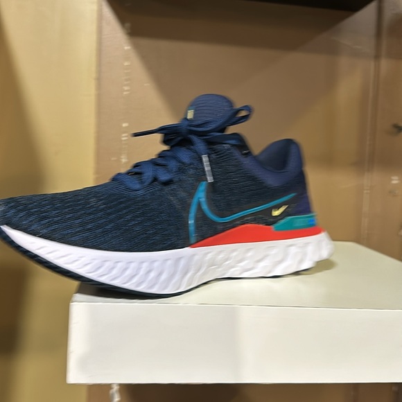 Nike women running athletic sneakers - Picture 2 of 5